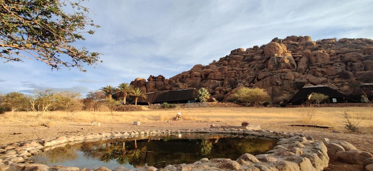 Ai Aiba - The Rock Painting Lodge โอมารูรู ภายนอก รูปภาพ