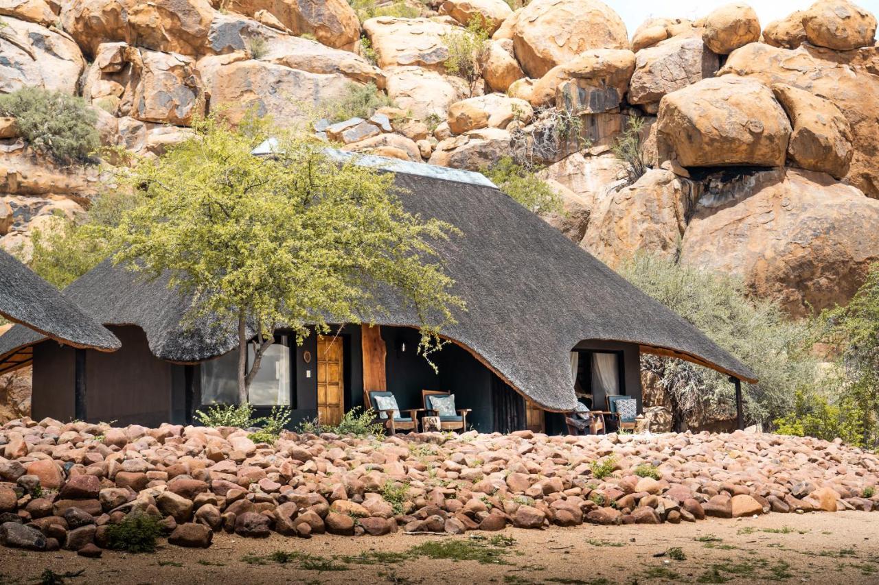 Ai Aiba - The Rock Painting Lodge โอมารูรู ภายนอก รูปภาพ