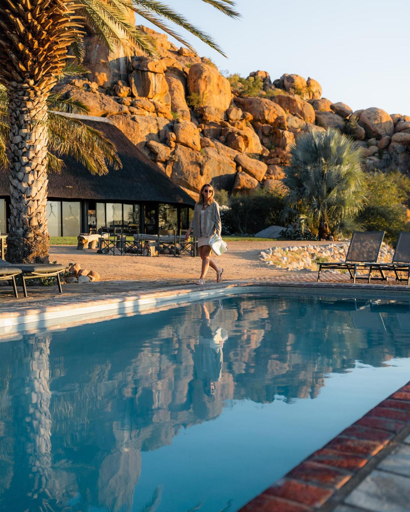 Ai Aiba - The Rock Painting Lodge โอมารูรู ภายนอก รูปภาพ